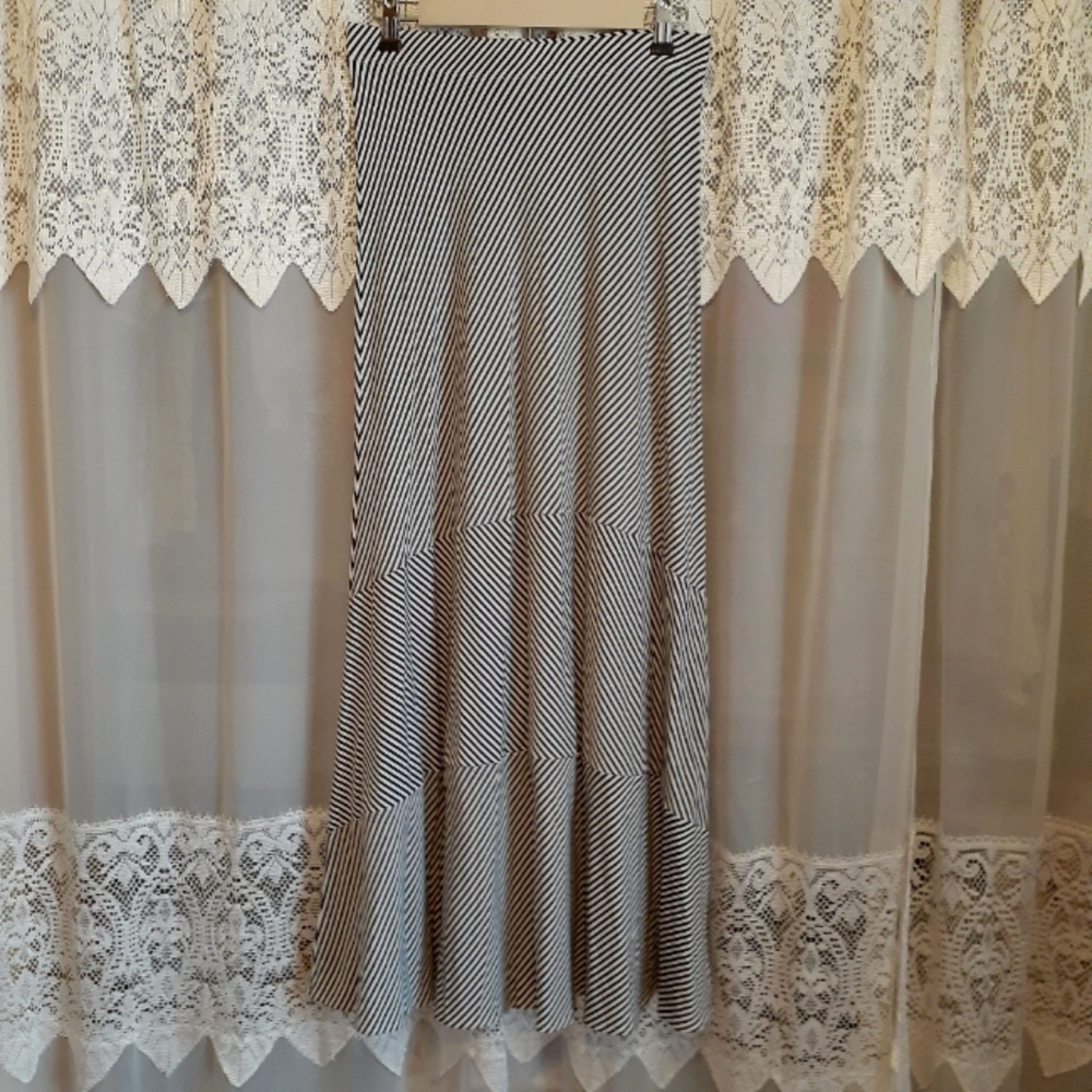 Chico's Black & White Striped Maxi Skirt Chicos Size 0 Fits Like Size 4